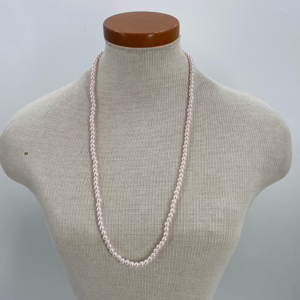 Light pink pearl necklace